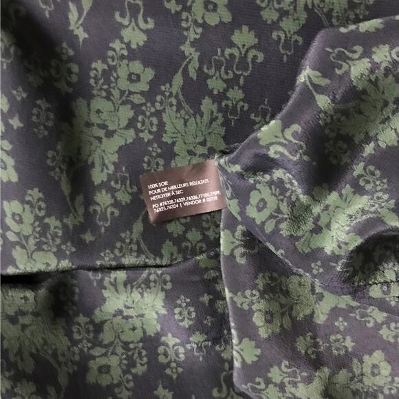Club Monaco Pure Silk Boxy Floral Green Navy Long Sleeve Top Size XS ($119 MSRP) - Picture 3 of 4